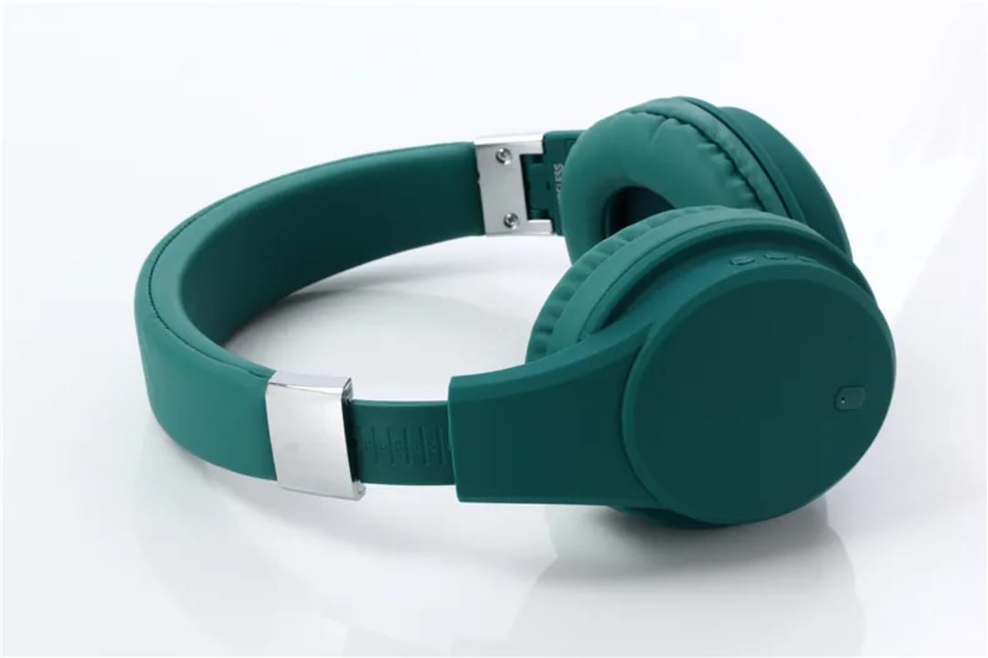 Wireless Over-Ear Gaming Headphones – LED Light, Mic, Stereo Sound (Kid-Friendly Gift)